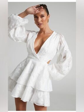 Show Po - Allea Jacquard V neck Balloon Sleeve Tiered Mini Dress in White